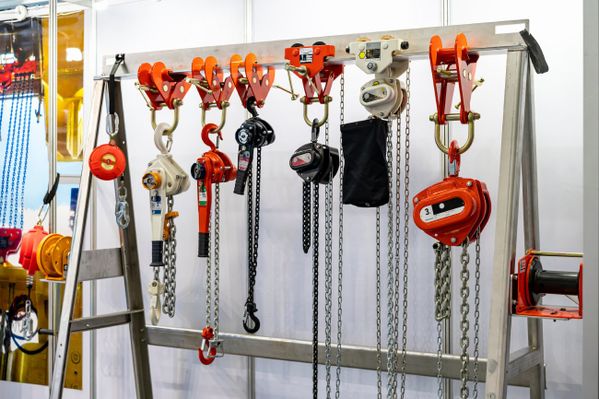 Venta accesorios elevación en Begues, Barcelona Manteniments Rabinad 